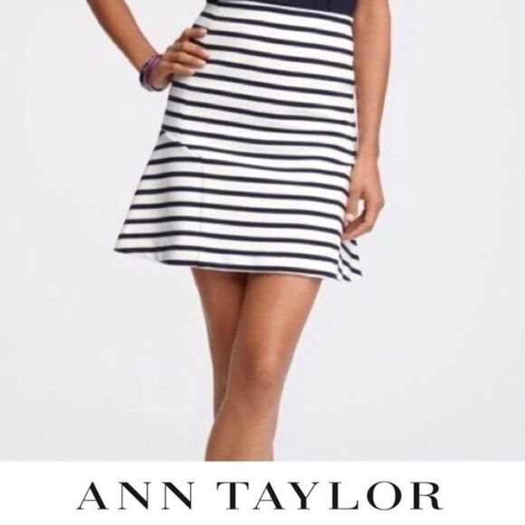 🚨 3 for $25 - ANN Taylor Navy White Striped Skirt - Picture 1 of 8